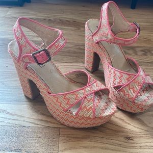 Vegan madden girl 70’s vibe platform straw weave coral pink heels 8.5